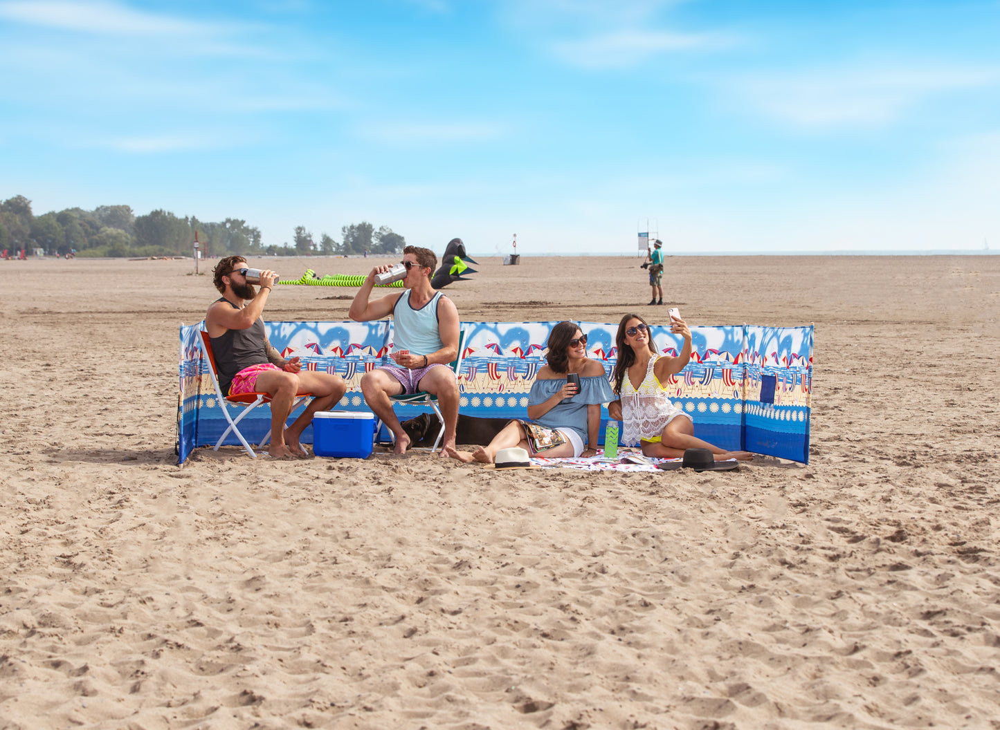 Beach Scene - Beach Windscreen - Beach Comfortable!