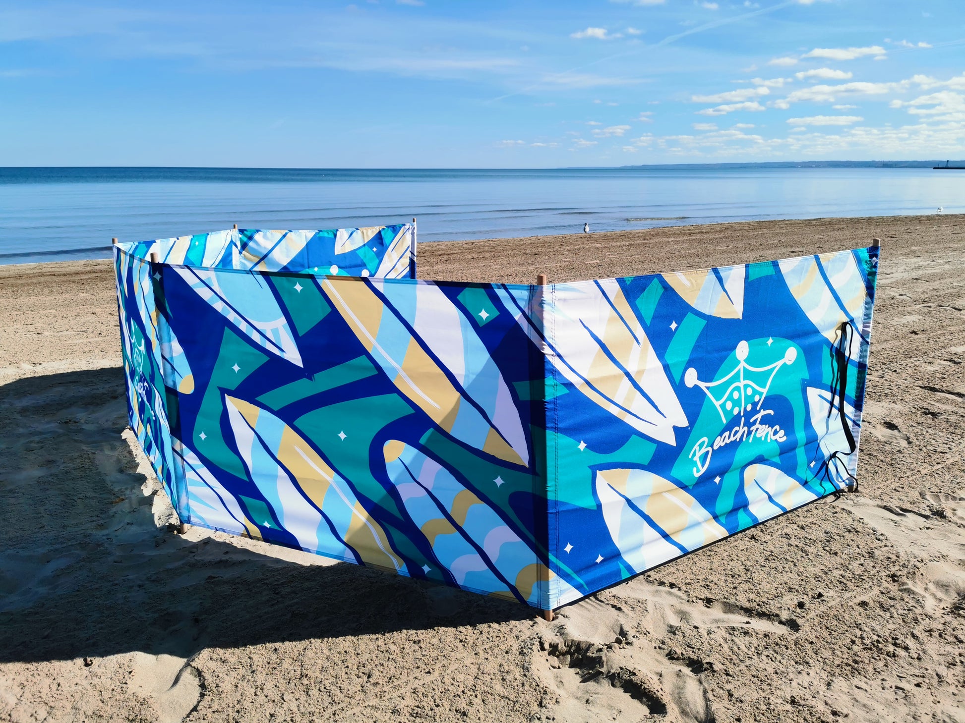 SURFS UP 20 ft Beach Windscreen, Rubber Mallet and Carry Bag